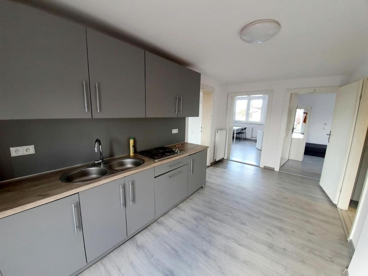 Riviera Rybnik Hostel Rybnik  Bagian luar foto