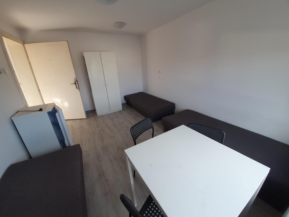 Riviera Rybnik Hostel Rybnik  Bagian luar foto